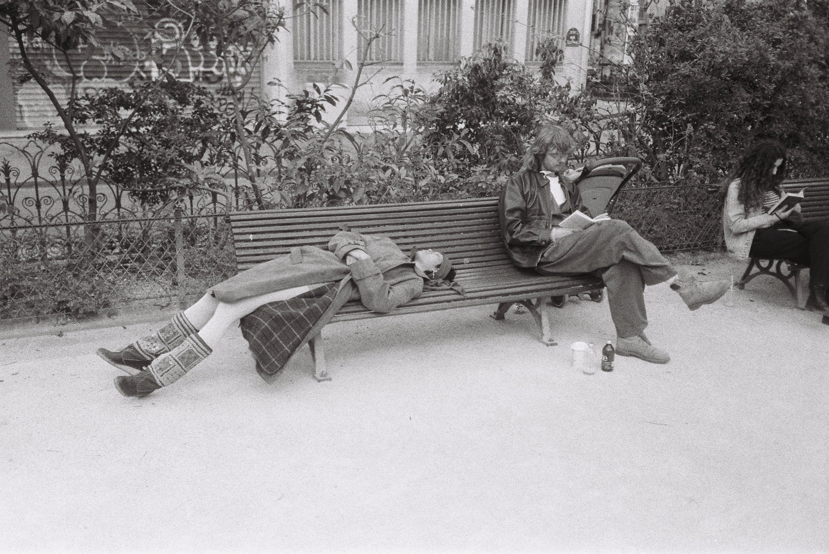 bench in Paris by Lars Gödeke