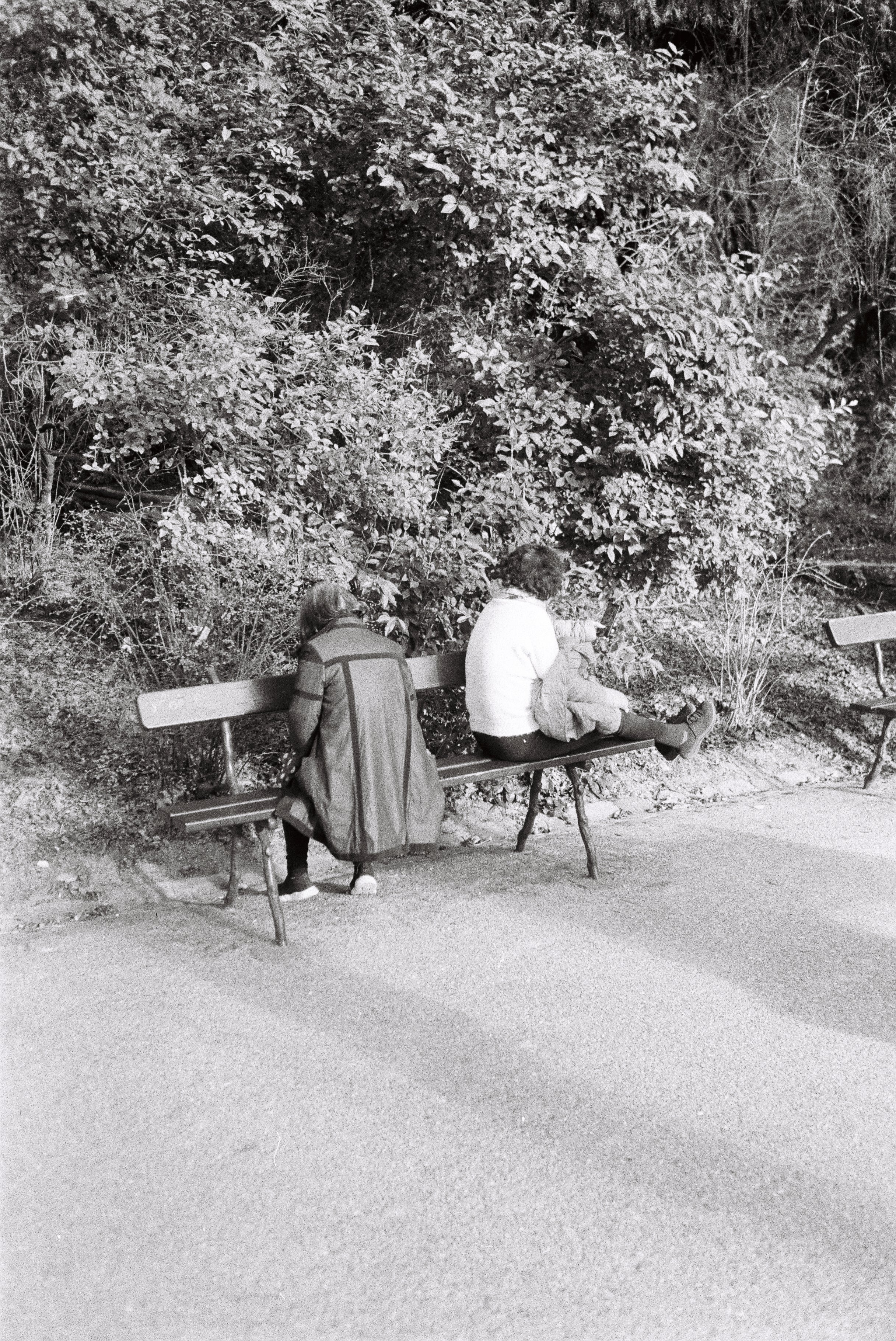 bench in Paris by Lars Gödeke